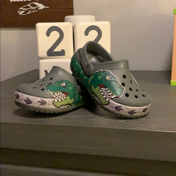 Crocs dinosaur light up - Picture 1 of 1